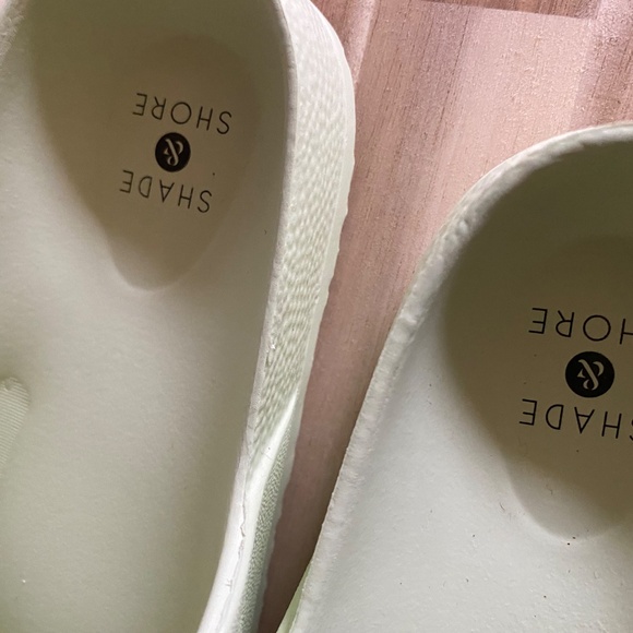 SHADE & SHORE LIME GREEN SANDALS WITH ADJUSTABLE STRAPS - Picture 6 of 13